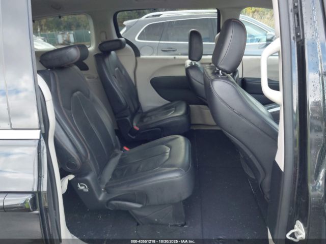 Chrysler Pacifica Touring-l Image 12