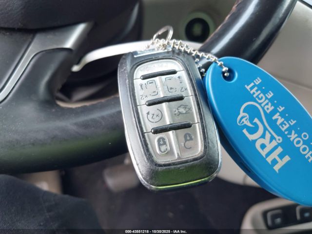 Chrysler Pacifica Touring-l Image 11