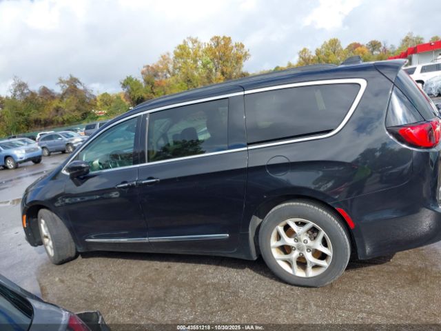 Chrysler Pacifica Touring-l Image 5