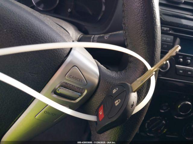 Nissan Versa Image 10