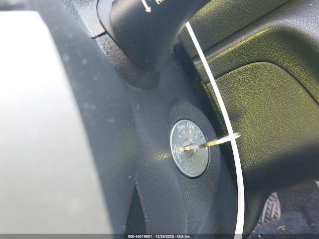 Nissan Versa Sv Image 6