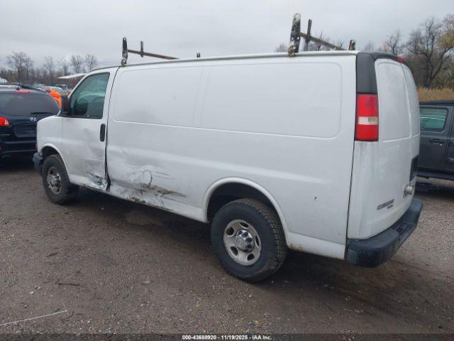 Chevrolet Express Work Van Image 7