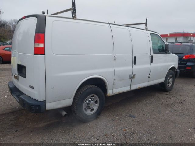 Chevrolet Express Work Van Image 4