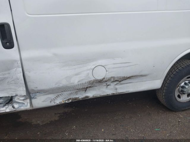 Chevrolet Express Work Van Image 14