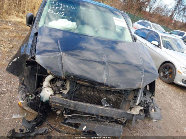 Chrysler Town & Country Lx Image 8