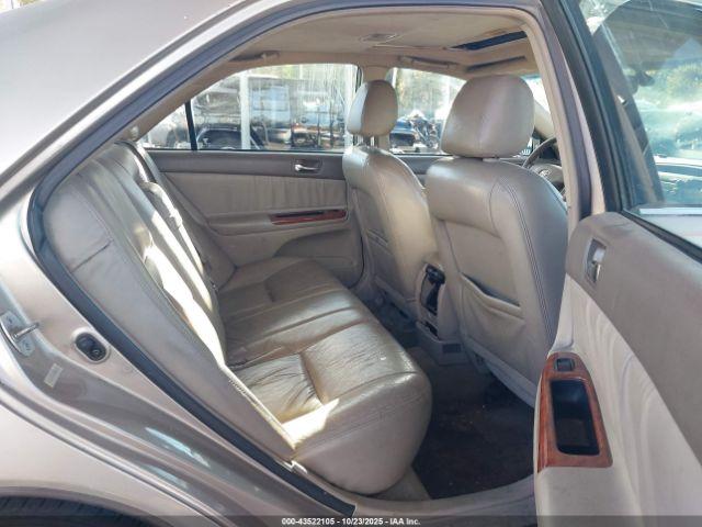 Toyota Camry Xle V6 Image 12