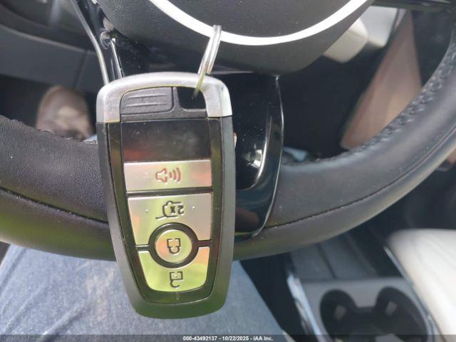 Ford Mustang Premium Image 8