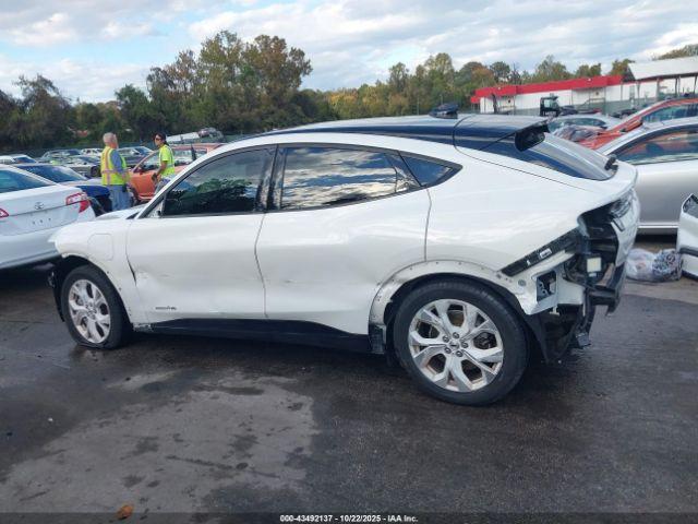 Ford Mustang Premium Image 18