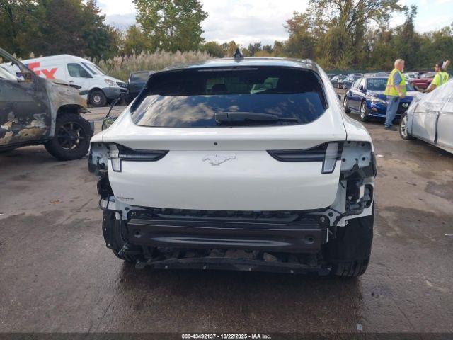 Ford Mustang Premium Image 17