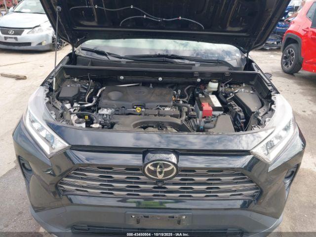 Toyota RAV4 Limited Image 16