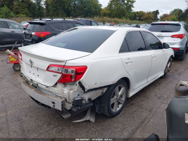 Toyota Camry Se Image 3