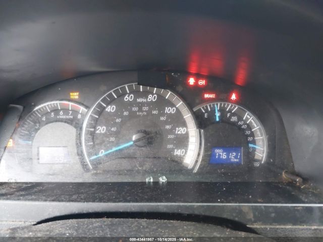 Toyota Camry Se Image 6