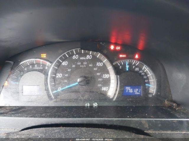 Toyota Camry Se Image 6