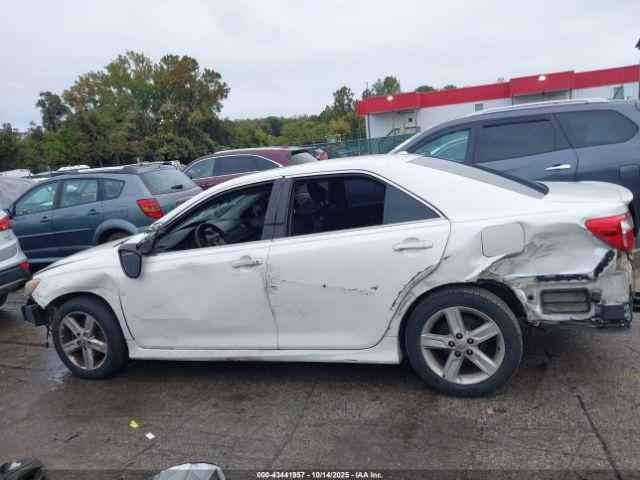 Toyota Camry Se Image 14