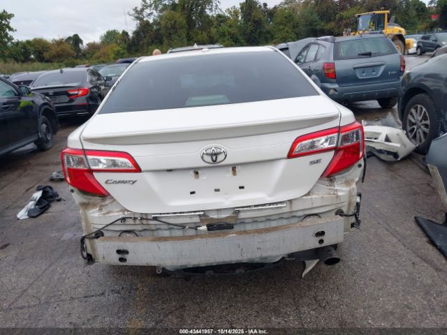 Toyota Camry Se Image 10