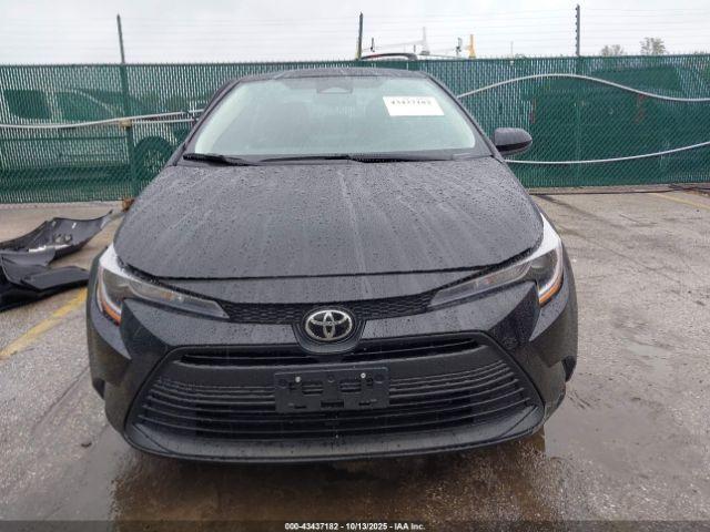 Toyota Corolla Le Image 10