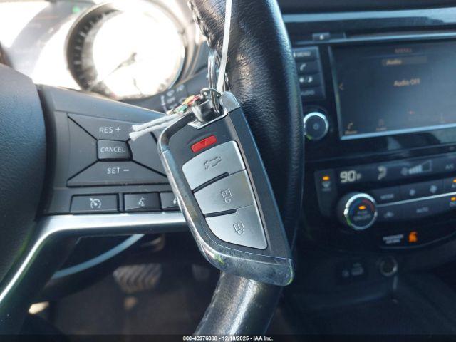 Nissan Rogue Sv Image 2