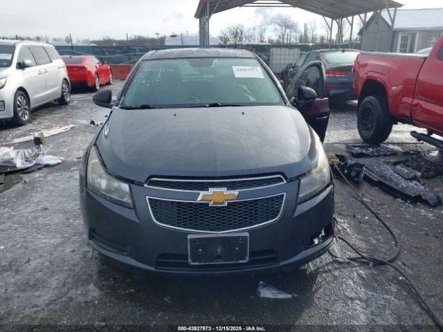 Chevrolet Cruze Ls Auto Image 8
