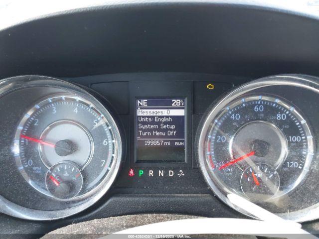 Chrysler Town & Country Touring-l Image 14