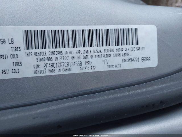 Chrysler Town & Country Touring-l Image 12