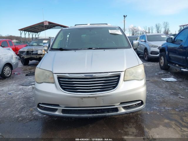 Chrysler Town & Country Touring-l Image 16