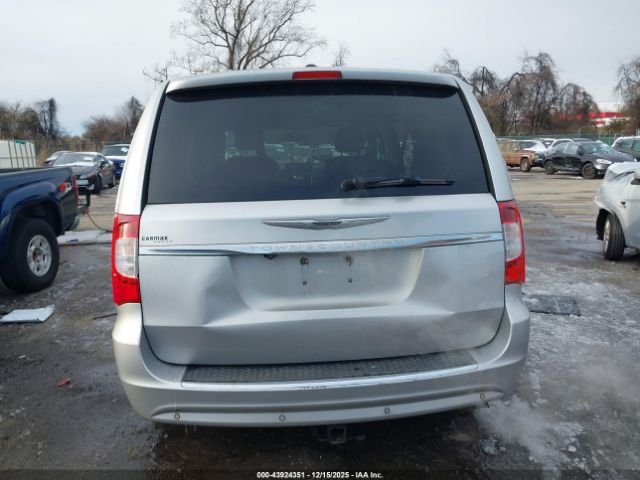Chrysler Town & Country Touring-l Image 13