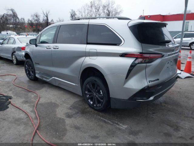 Toyota Sienna Xse Image 7