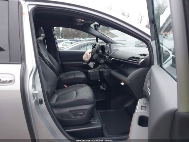 Toyota Sienna Xse Image 8