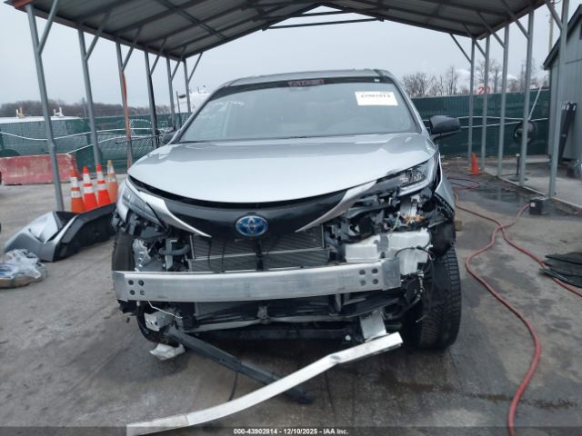 Toyota Sienna Xse Image 3