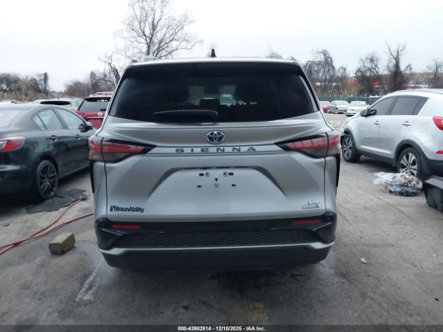 Toyota Sienna Xse Image 4