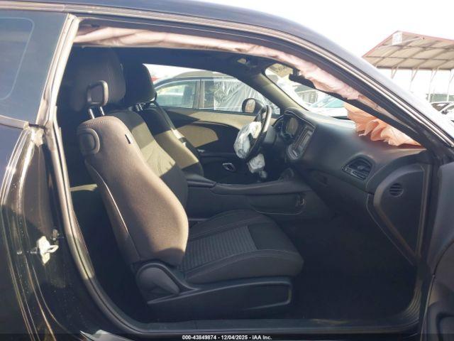 Dodge Challenger Image 6