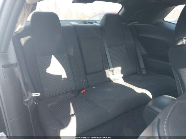 Dodge Challenger Image 10