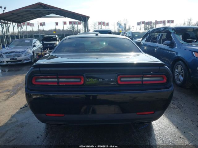Dodge Challenger Image 12
