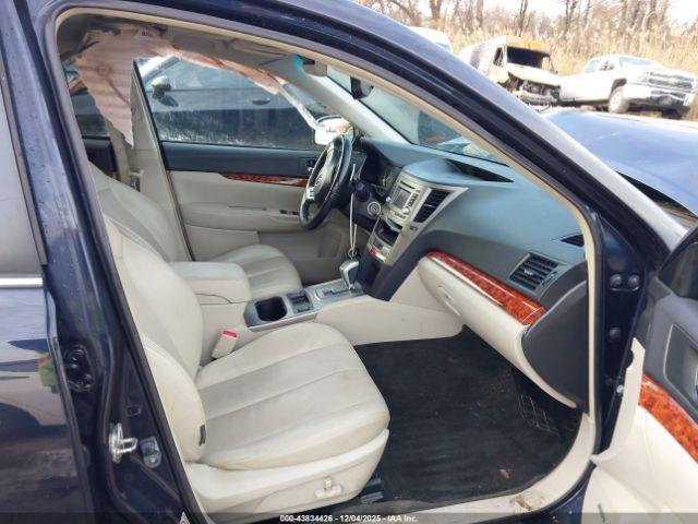 Subaru Outback 2.5i Limited Image 12