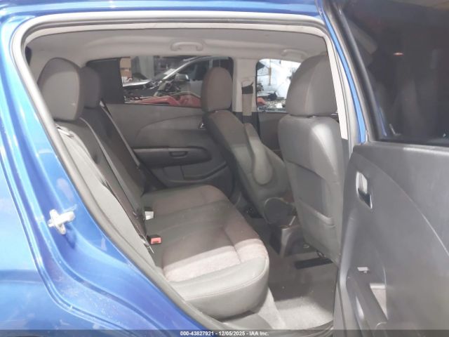 Chevrolet Sonic Lt Auto Image 9