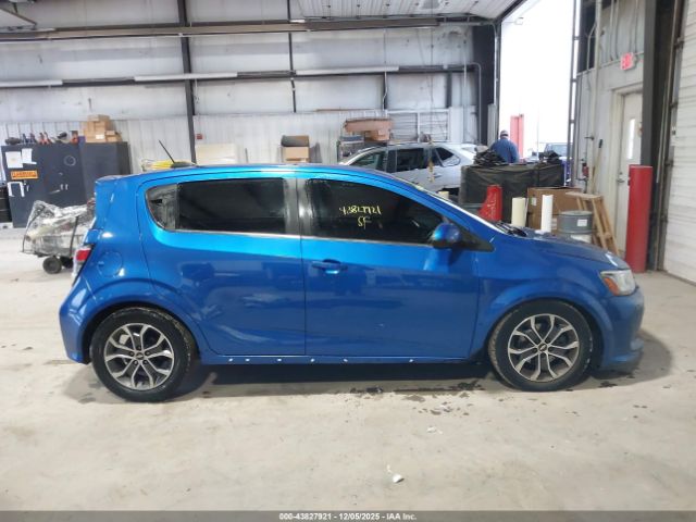 Chevrolet Sonic Lt Auto Image 2