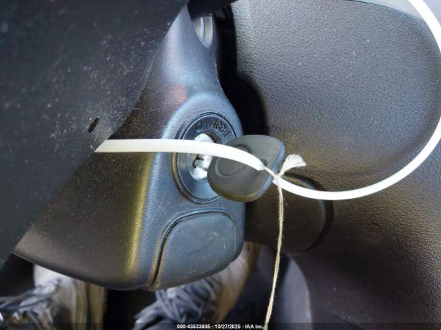 Pontiac Solstice Image 3