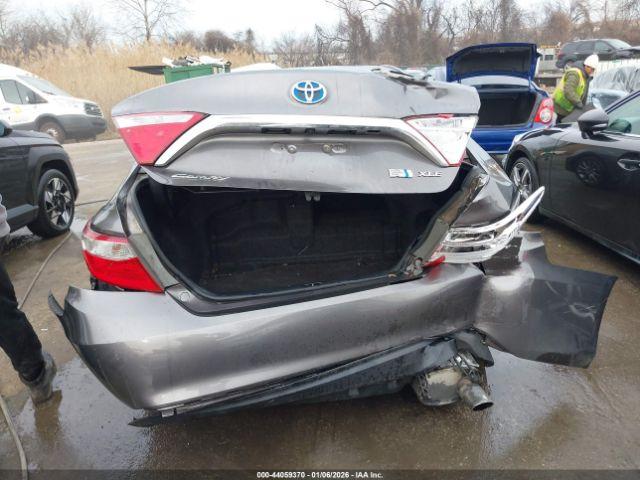 Toyota Camry Xle Image 9