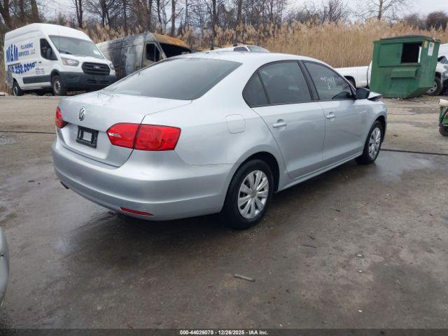 Volkswagen Jetta 2.0l S Image 3