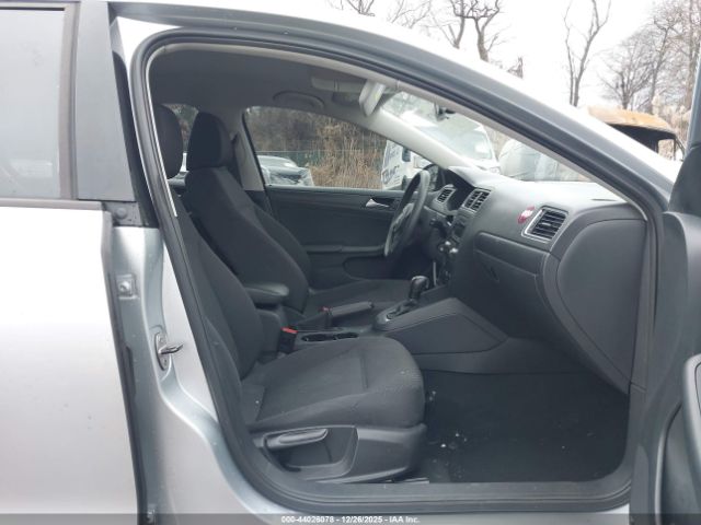 Volkswagen Jetta 2.0l S Image 4