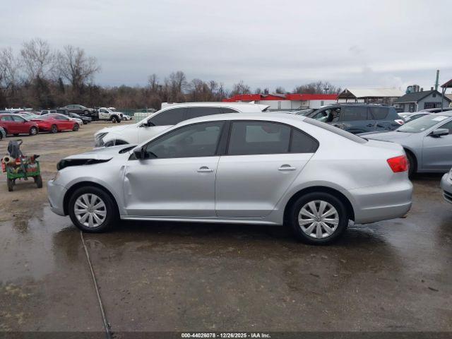 Volkswagen Jetta 2.0l S Image 13