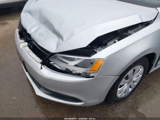 Volkswagen Jetta 2.0l S Image 16