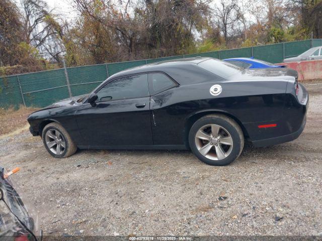 Dodge Challenger Sxt Image 10
