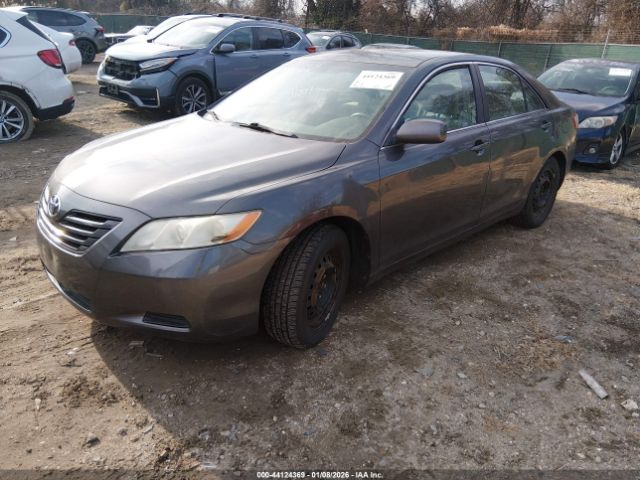 Toyota Camry Le Image 2