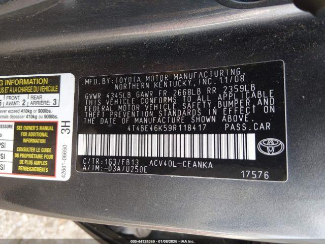 Toyota Camry Le Image 7