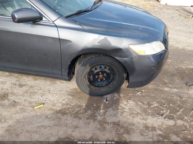 Toyota Camry Le Image 10