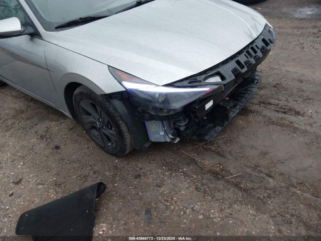 Hyundai ELANTRA Sel Image 12