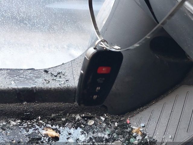 Toyota Highlander Hybrid Xle Image 3