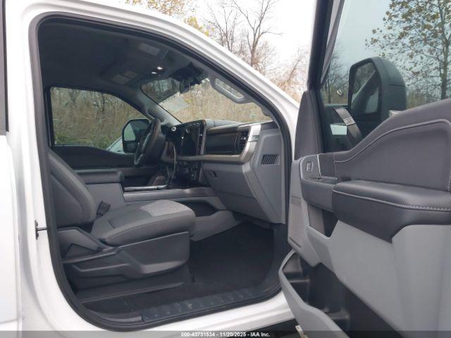 Ford F-250 Xlt Image 14