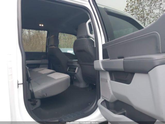 Ford F-250 Xlt Image 13